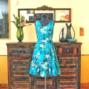 1960&#39;s-70&#39;s 100% Cotton Like New Vintage Hawaiian Dress from ALIIOLANI CASUALS with Belt, Ruffled Bottom, Made in Hawaii, Size XS