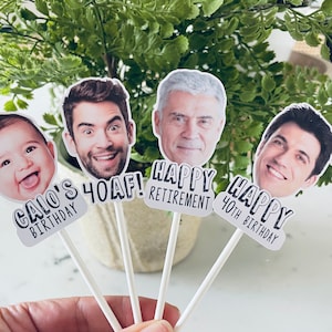 Benutzerdefinierte Gesicht Cupcake Topper, Dessert Topper, Foto Cupcake Topper, Geburtstagshut, Meilenstein, Fotogesichtsausschnitt, alter AF