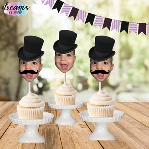 Gepersonaliseerde fotocupcaketoppers met hoge hoed: verjaardagsdecoratie circus