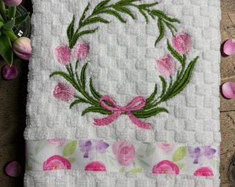 Blooming Beauty: Embroidered Tulip Wreath Towel