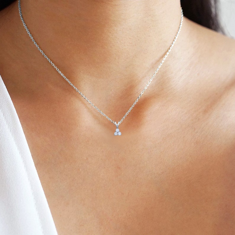 14K White Gold Studded With 0.13 Carats 100/% Natural Diamond Pendant For Women With Free Sterling Silver Chain