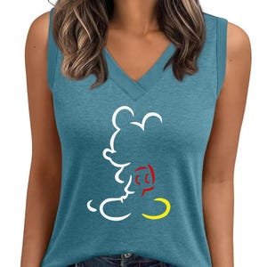 Camiseta de tirantes sencilla con cuello en V de Mickey Disney, camiseta con cabeza de ratón de Disney, camiseta de viaje a Disneyworld, camiseta con castillo de Disney, camiseta de tirantes de verano imagen 8