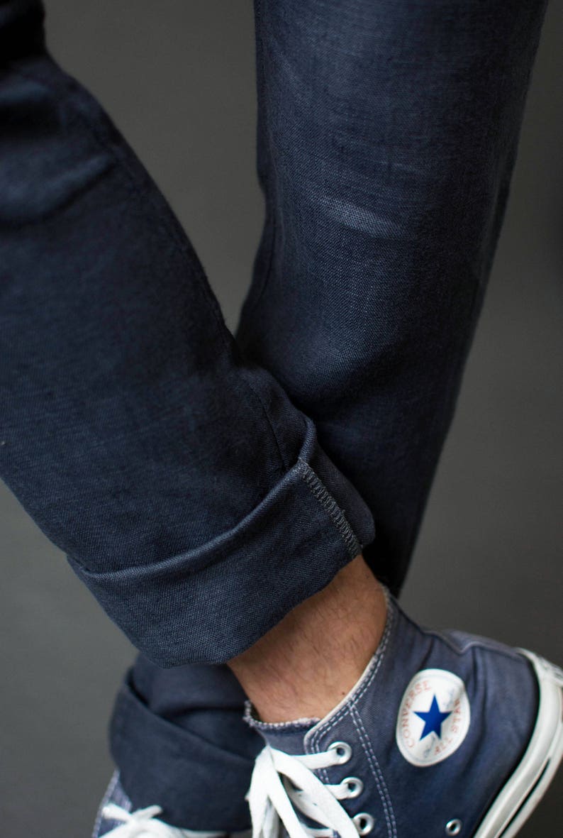 Close-up of tapered fit on men's classic linen pants