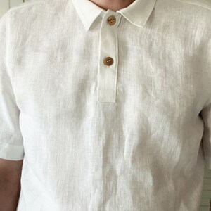 Spread collar on the white Polo linen shirt