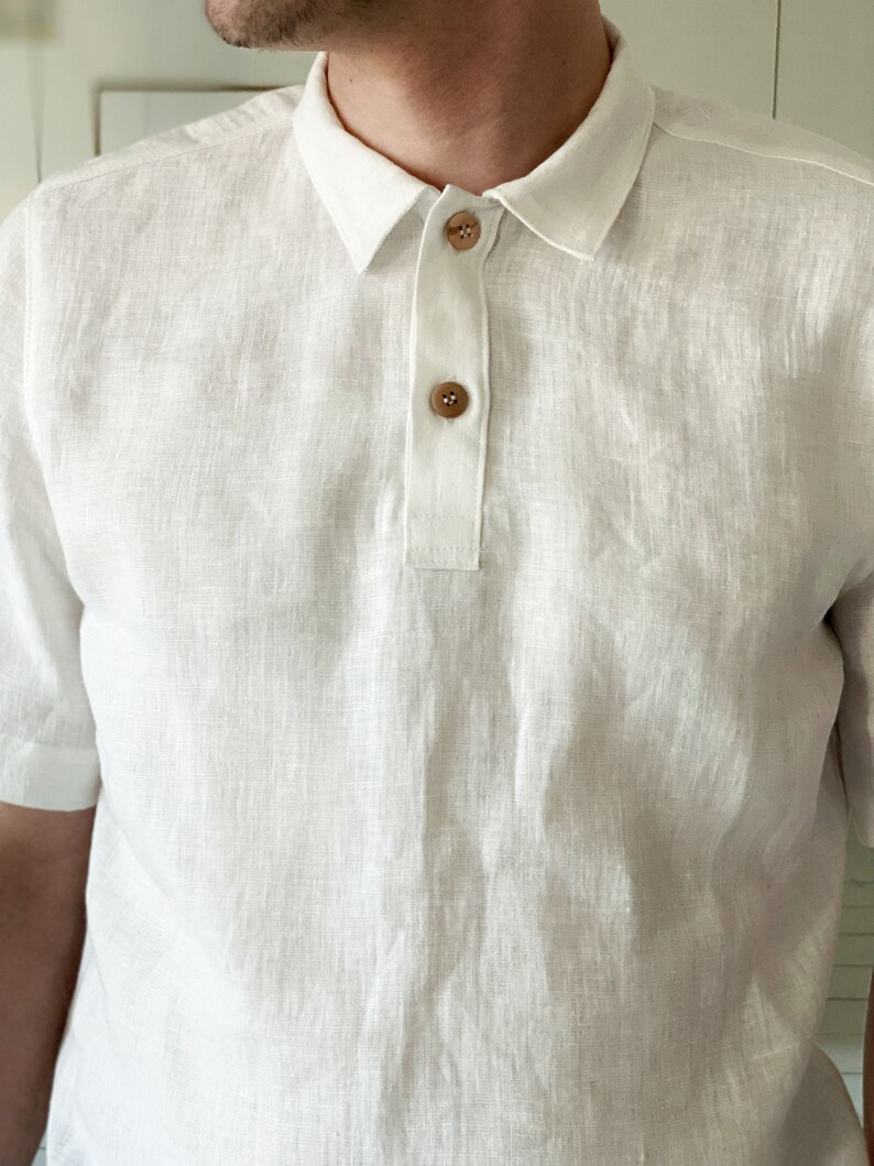 Spread collar on the white Polo linen shirt