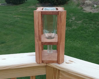 Flasche Wein Vogelhäuschen