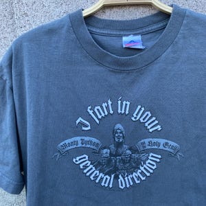 ヴィンテージ モンティ・パイソン「I Fart In Your General Direction」Lサイズ グレーシャツ 聖杯