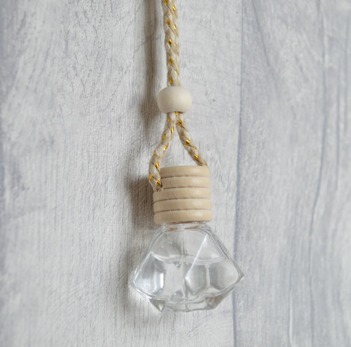 FREE HANGING AIR FRESHENER.