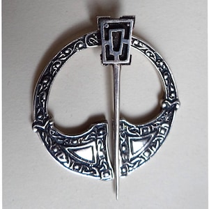 Old silver fibula; vintage jewelry; Eyhnic Jewelry; Berber Jewelry; Tuareg Berber.