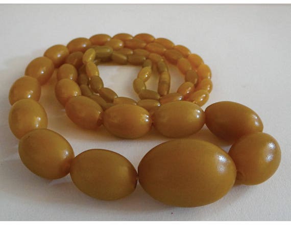 Vintage Bakelite Necklace; Yellow Bakelite necklac