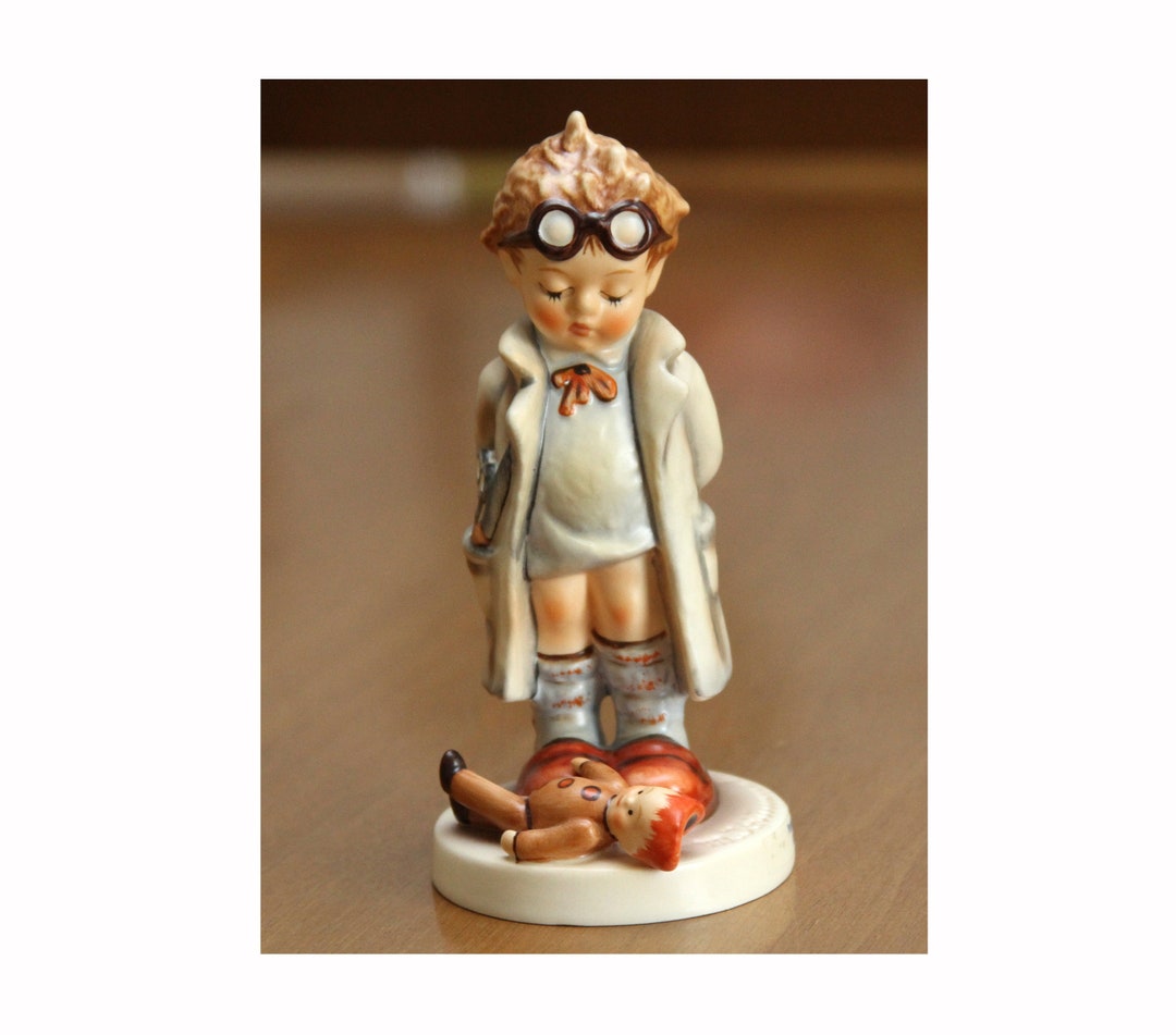 Goebel社製 Hummel フィギュア「Doctor」#127 TMK-2 Vintage MJ Hummel