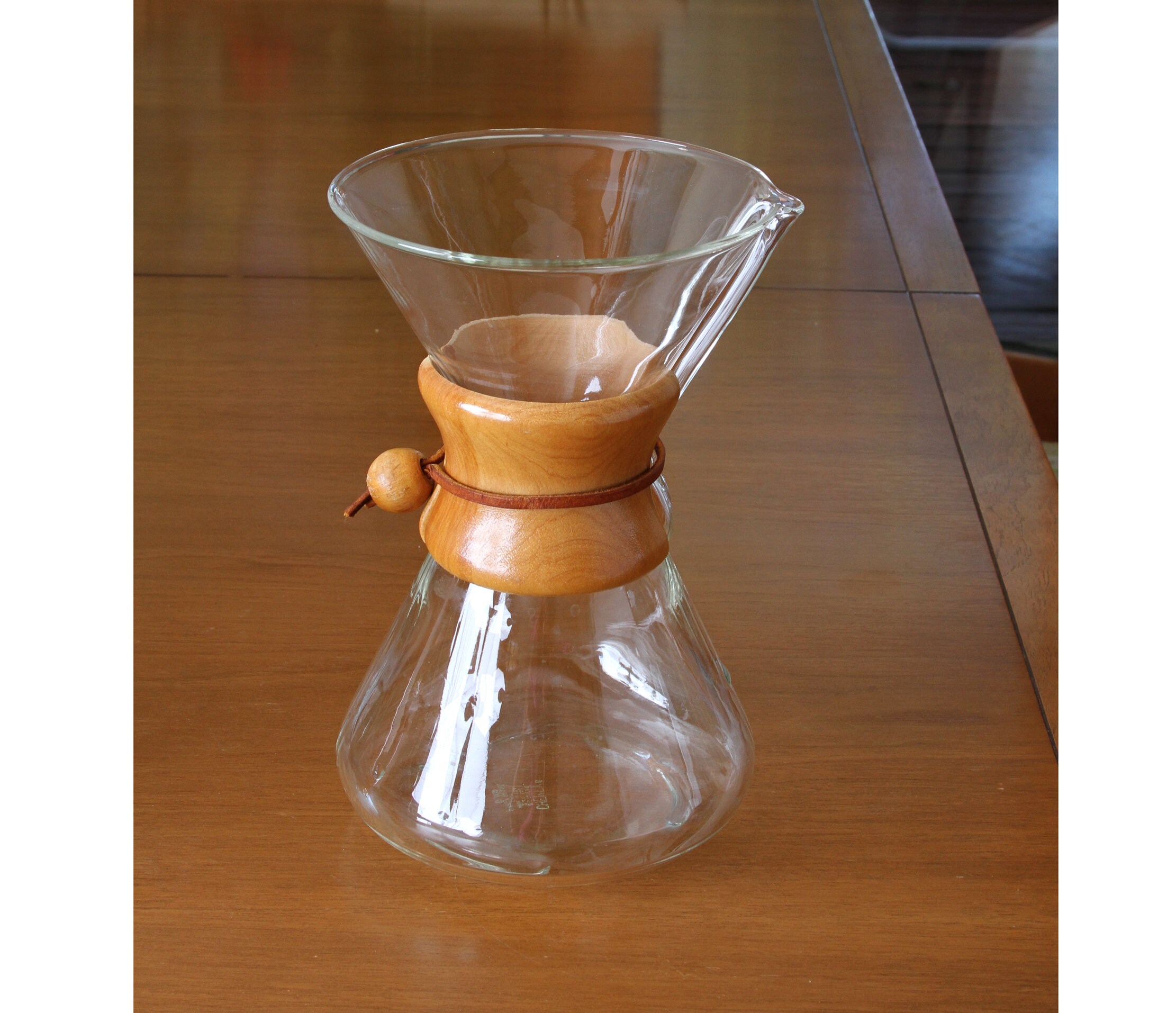Hot Sale Pour-Over 1-3 Cup Wood Neck Maker 6-Cup Classic Series Paper Ratio  Natural Coffee Filter Glass Pour Over Chemex - China Glassware and Glass  Pitcher price