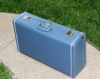 Rare 1950's Blue Suitcase with Retro Lining By Wayfarer with Key VGC!