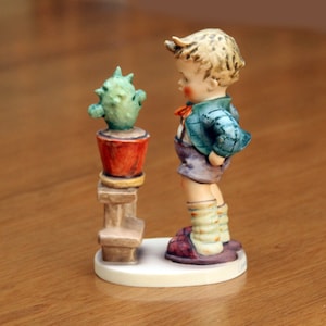 MJ Hummel &quot;Confidentially&quot; Figurine Goebel W.Germany Full Bee