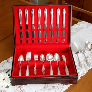 Vintage Oneida Tudor Plate Queen Bess II Silver Plate Flatware Set 55 Pieces