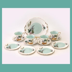 Vintage Queen Anne &quot;Louise&quot; Bone China England Tea Set 16 Pieces