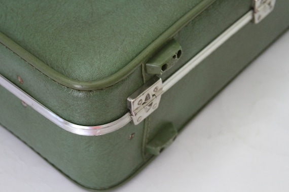 Vintage 1970's Olive Green Suitcase Towncraft - image 9