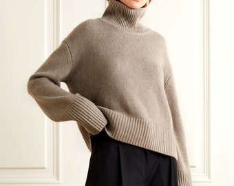 Sonderanfertigung. 100 % Kaschmir Oversize-Pullover in Taupe