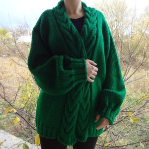 Amazing handmade cardigan. Warm cozy chunky women&#39;s knitted green cardigan.
