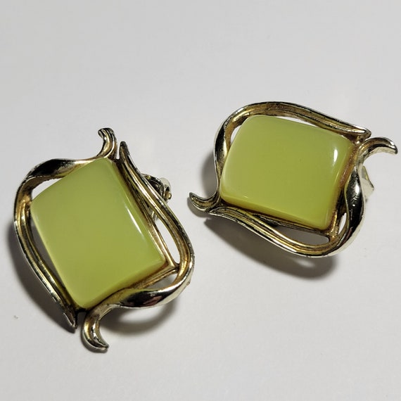 NEW REDUCED PRICE! 60s Thermoset Chartreuse Clip-… - image 2