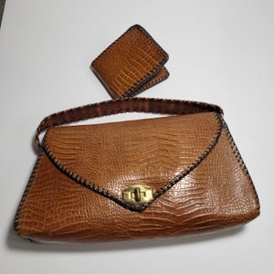 ¡Hermoso conjunto de bolso y billetera de piel de cocodrilo con diseño de arte popular de los años 50 hechos a mano!