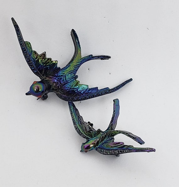 Vintage Pair of Scatter Pins Iridescent Birds Cir… - image 1