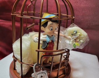 Disney WDCC Circa 2000 PINOCCHIO "I'll Never Lie Again" 60th Anniversary Porcelain Figurine-Original, Box-Original "RETIRED"