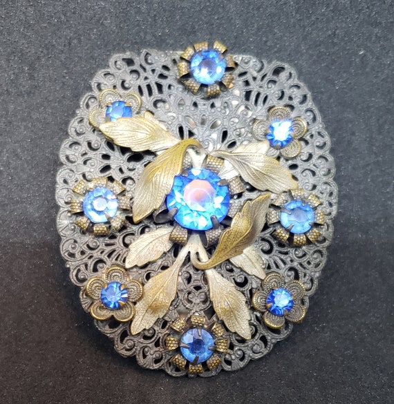 1900's Victorian Dress/Fur Clip