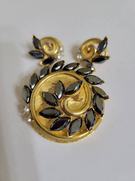 Vintage 60s Brooch and Earrings Golden and Hemati… - image 2