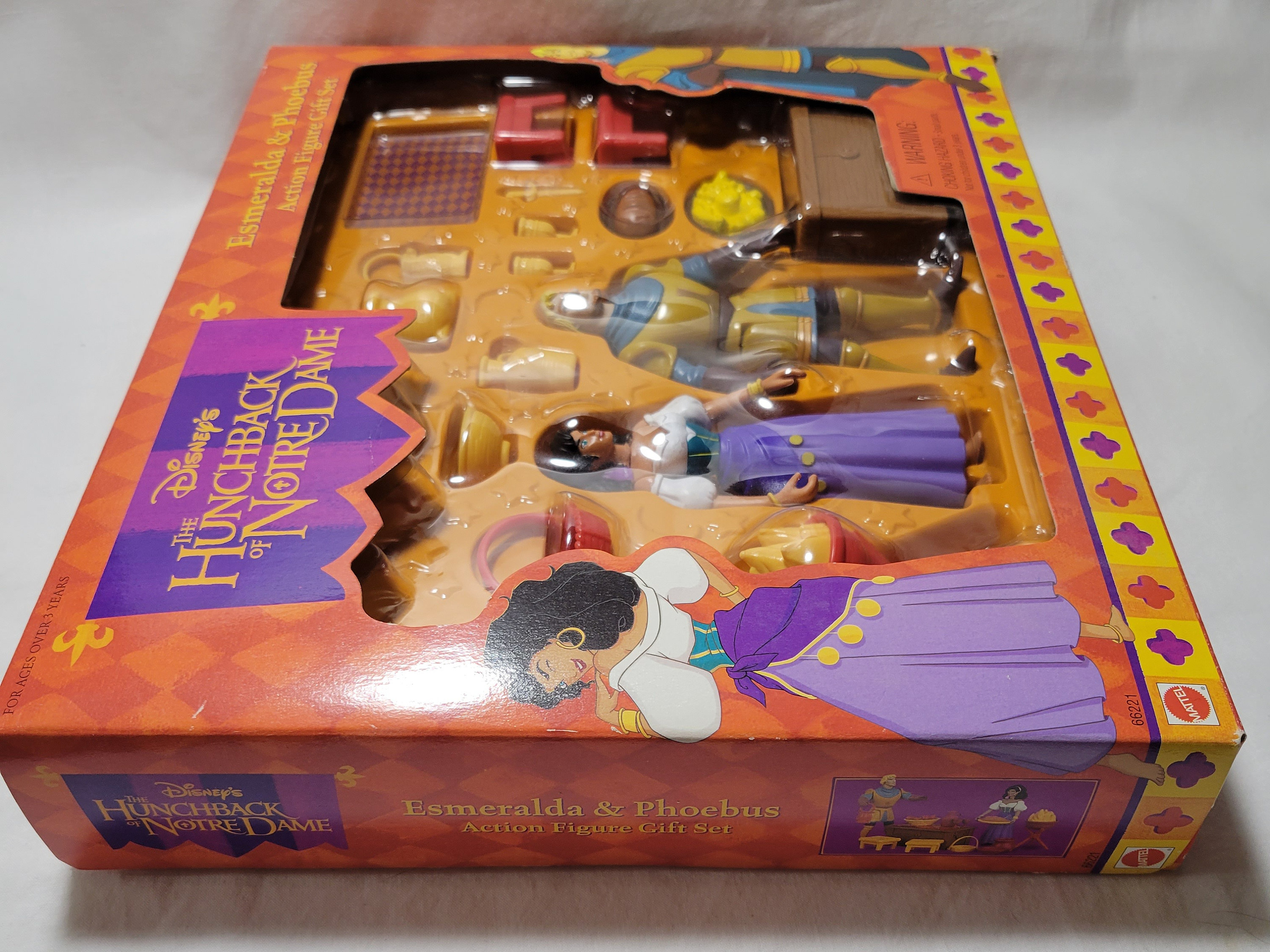 Pack 2 poupées Quasimodo MGM dessin animé 1996 Esmeralda et François
