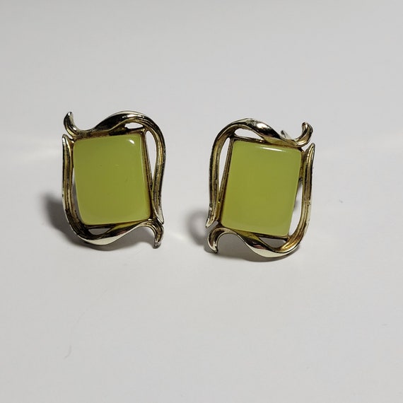 NEW REDUCED PRICE! 60s Thermoset Chartreuse Clip-… - image 4