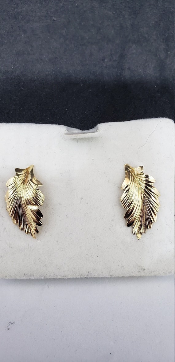 Vintage 14K Gold Pierced Earrings Delicate Leaves