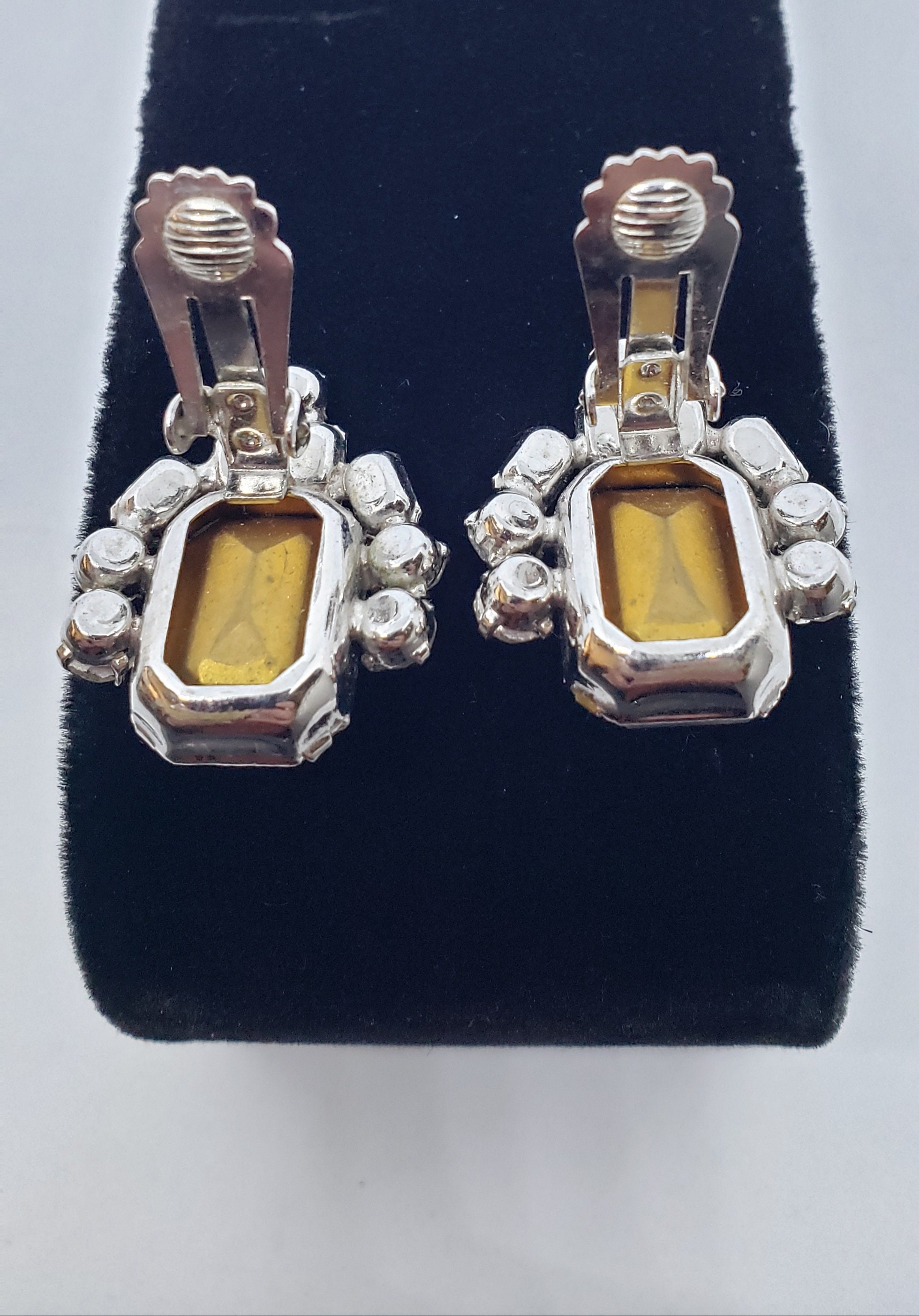 Grand Vintage Bold Sparkling Clip-on Earrings Old Hollywood