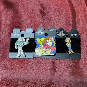 2000 Disney TOY STORY 2 / Woody / Buzz Lightyear Pins