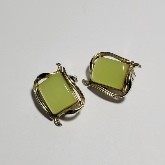 NEW REDUCED PRICE! 60s Thermoset Chartreuse Clip-… - image 1