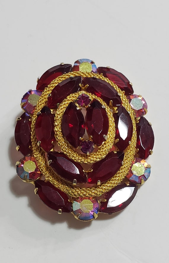 50s Ruby-Red Brooch Dazzling Royal Elegance!