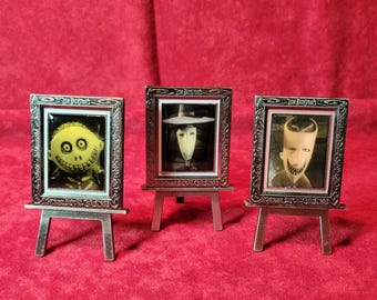 Épinglettes encadrées avec chevalets « Lock, Shock, Barrel » DISNEY 2004 Ltd. 1500 Exclusivité du catalogue « NBC » de Tim Burton « RETIRÉ »
