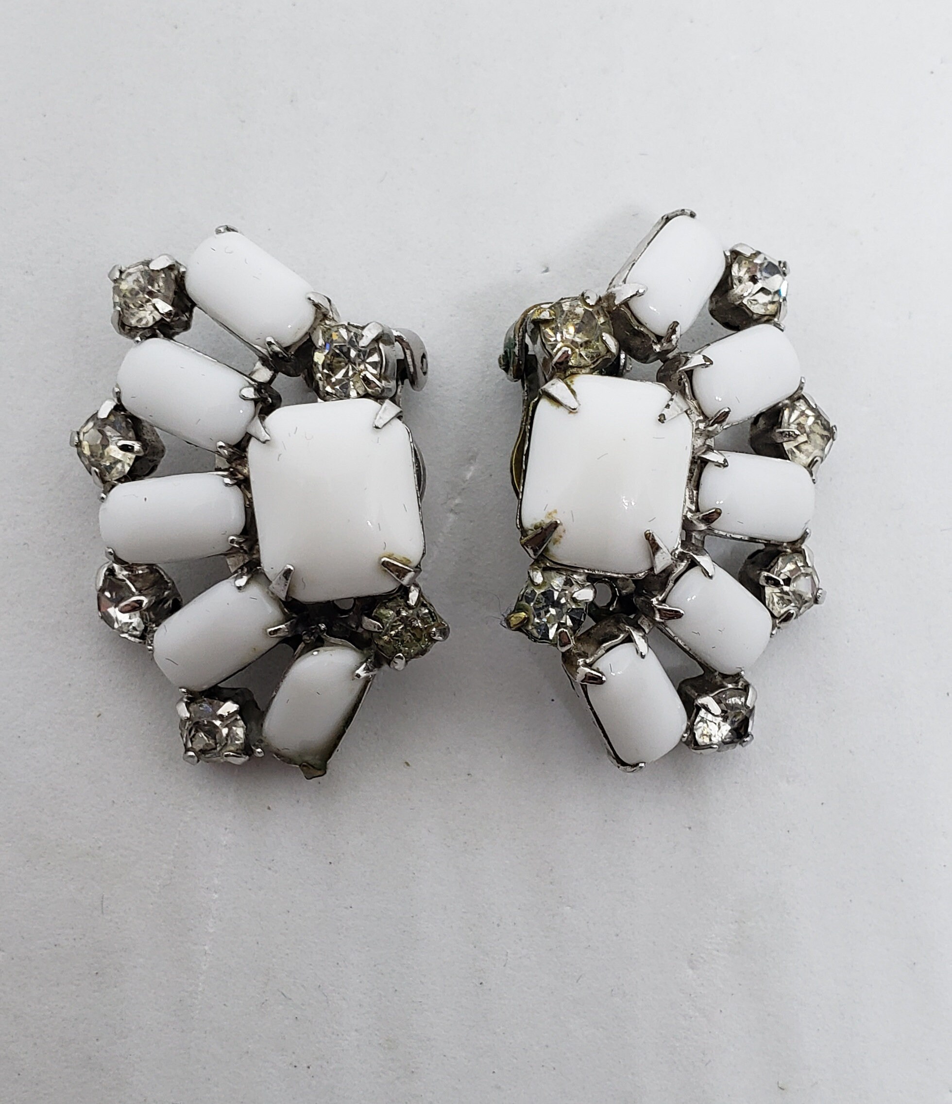 Boucles D'oreilles Vintage Années 50 - Clips Argenté Avec Verre Gris - Authentique - Occasion