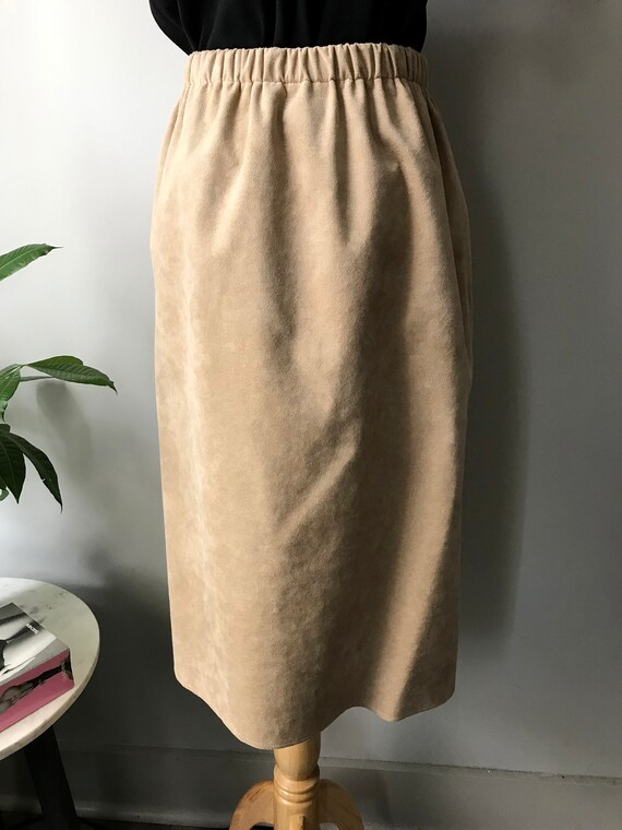Vera Maxwell Tan Ultra Suede Skirt / Size M / San… - image 7