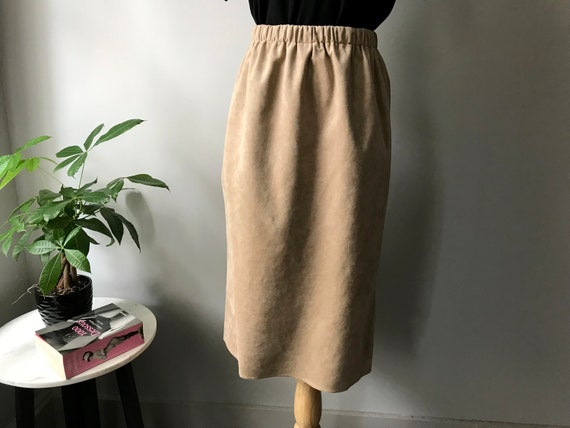 Vera Maxwell Tan Ultra Suede Skirt / Size M / San… - image 1