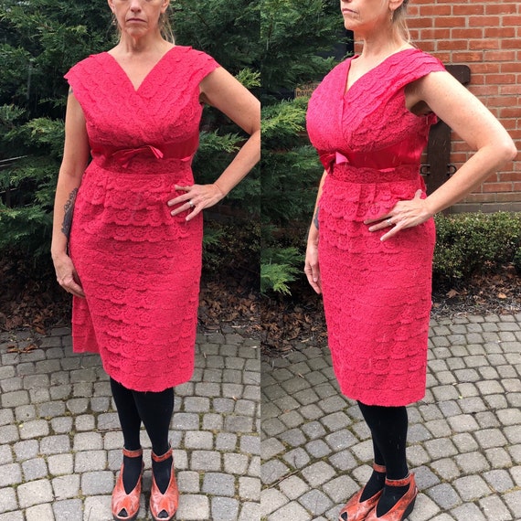 1950s raspberry red scalloped edge lace layered wi
