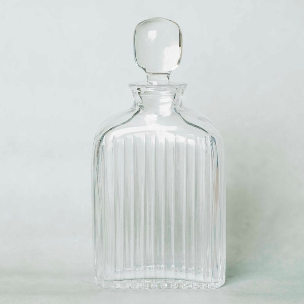 Beautiful glass carafe // Whiskey Liqour storage // Heavy quality // Good Vintage Lifestyle