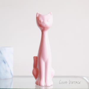 Vintage pink ceramic cat figurine – tall retro kitty home decor – glazed animal statue – 1980s kitsch collectible