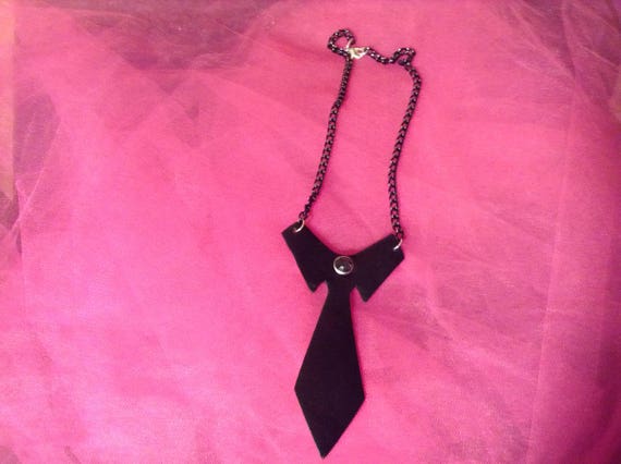 Lucy, leather tie necklace