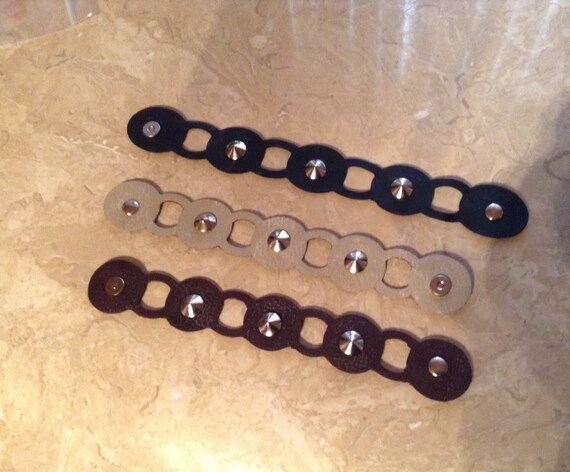Cone rivet leather bracelet