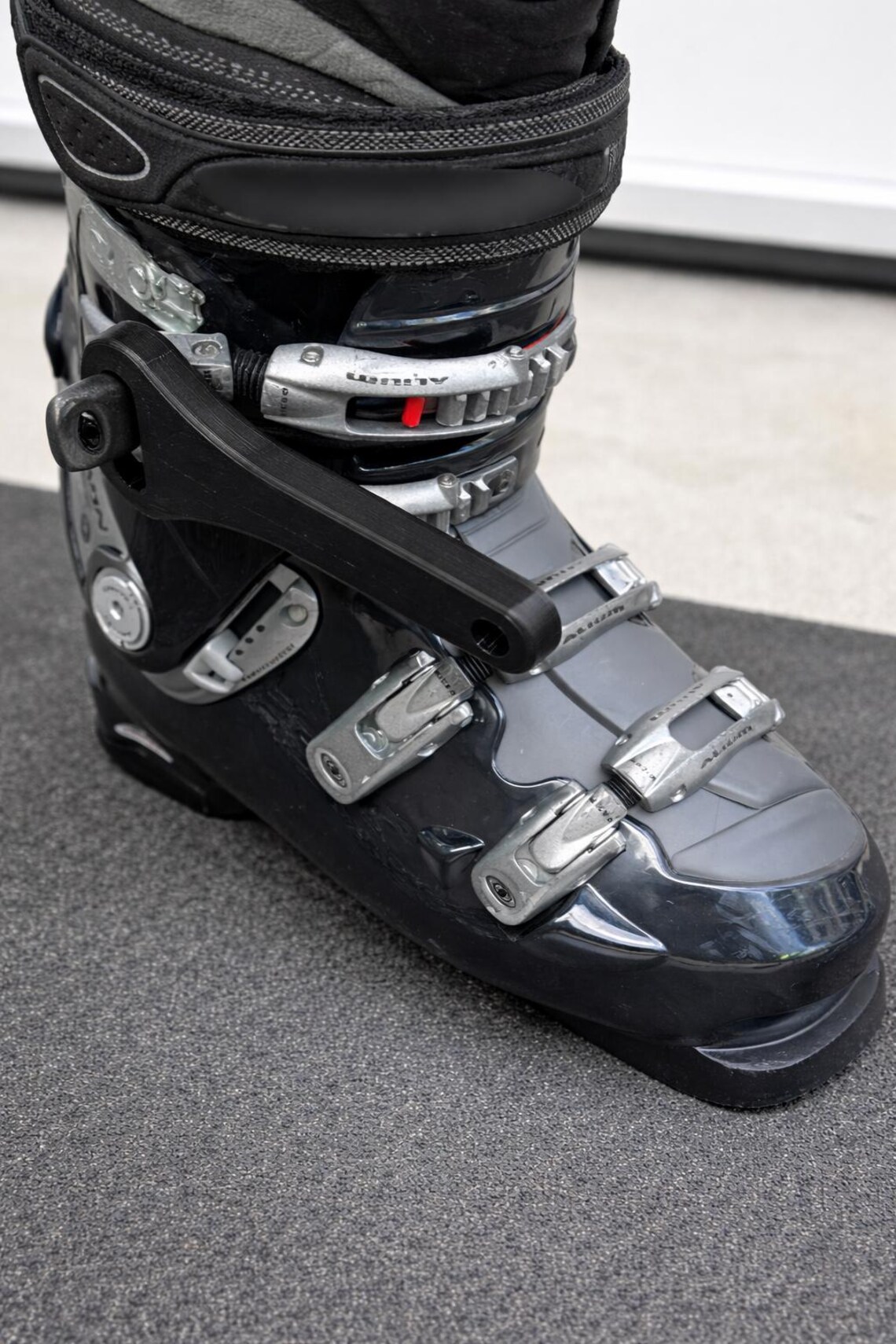 IQ Labs Ski Boot Buckle Assist Tool – Makes Tight Ski Boots Easy to ...