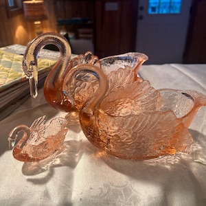 Cambridge Uranium Glass Swan - Etsy