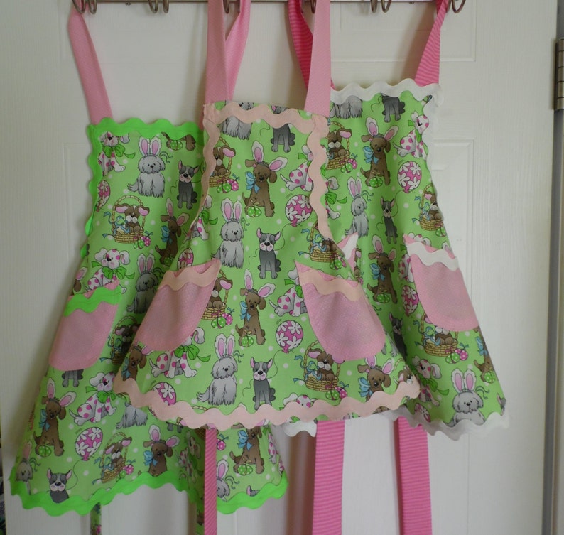 Girl/'s Easter apron in 3 sizes
