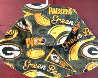 Green Bay Packers infant capelet size 9-12 mos