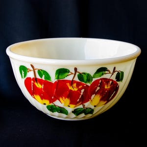 VERY RARE 1950&#39;s Swirl Apple Patterned Fire King Mixing Bowl